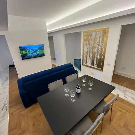Apartment Savoia House, Modern Near Borghese Rome