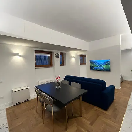 Apartment Savoia House, Modern Near Borghese Rome