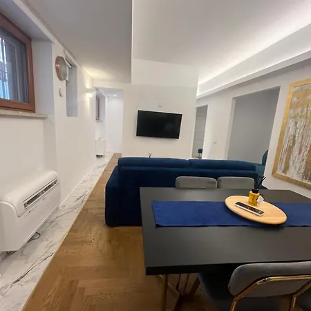 Savoia House, Modern Near Borghese Apartment Rome