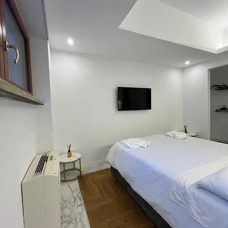 Savoia House, Modern Near Borghese *